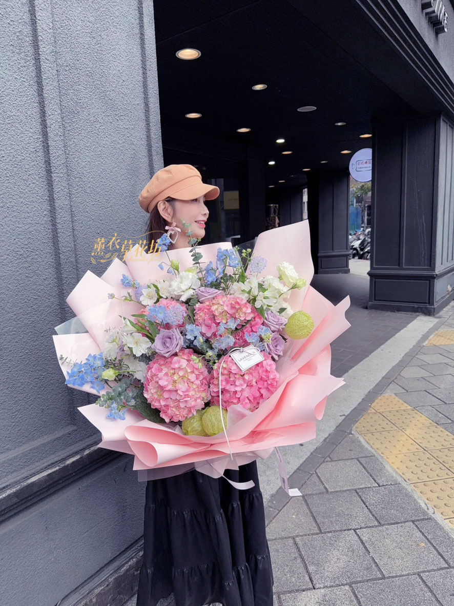 《春分，春天正好》 🌿🌸☀️  春分到了，白天和黑夜一樣長