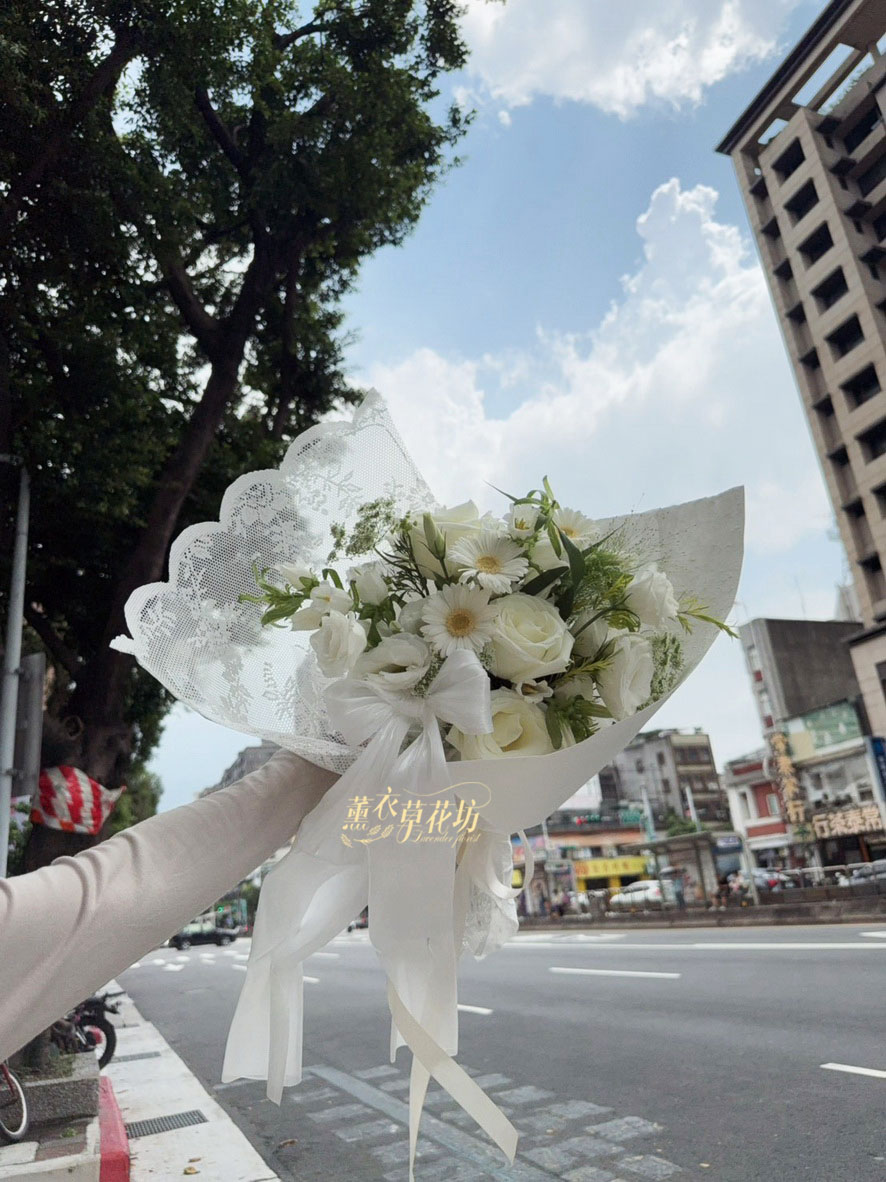 進口玫瑰~蕾絲花束設計 115072801