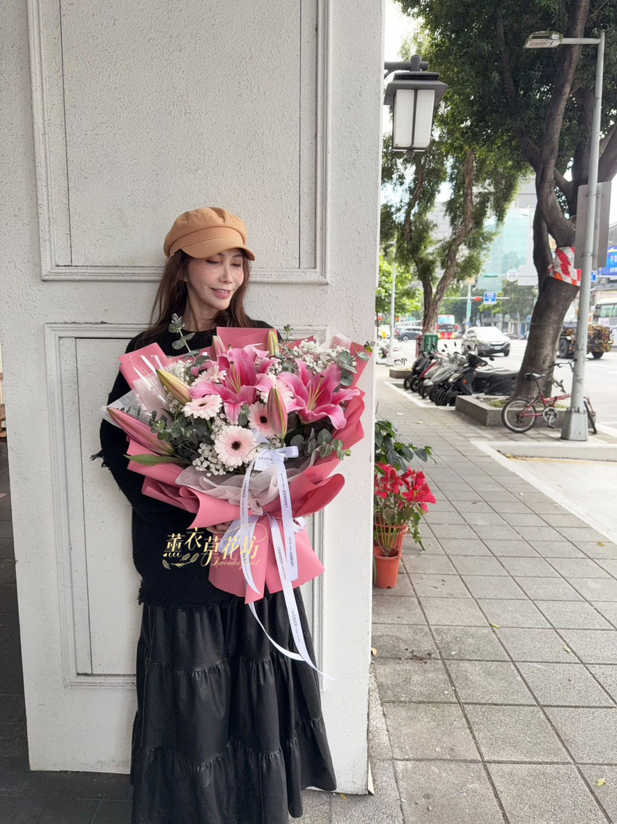 香水百合花束設計~113071811