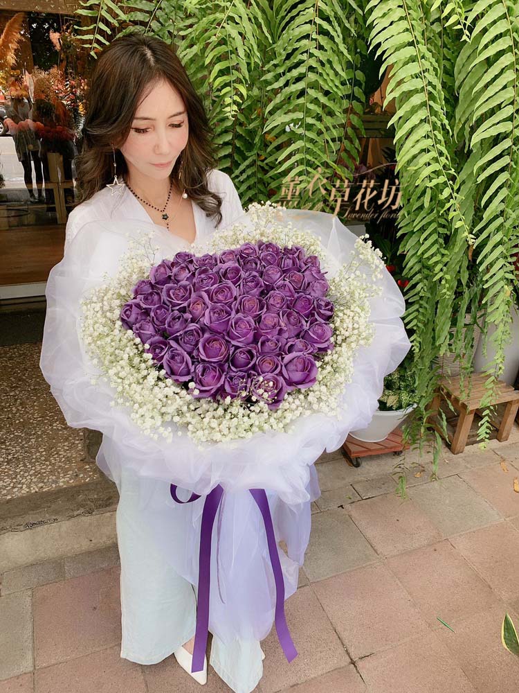 紫色玫瑰花束50朵 薰衣草網路花店 情人節花束 媒體報導最具創意網路花店 Lavender