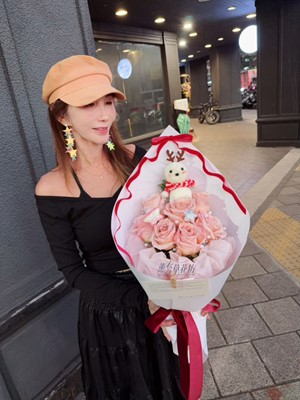 進口~微光粉玫瑰/聖誕款花束 114120101