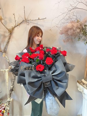 20朵台灣玫瑰&巨型蝴蝶結花束~113022114
