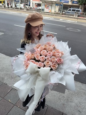 進口~微光粉玫瑰花束 33朵~115022329