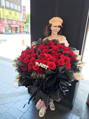 99朵進口~紅玫瑰花束設計112101103
