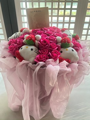 HELLO KITTY 玫瑰花束