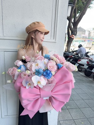進口玫瑰&巨型蝴蝶結花束~114070203